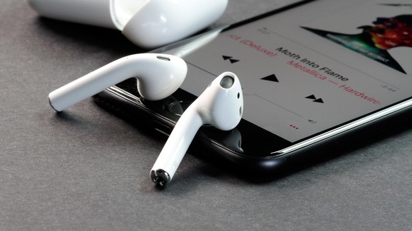 AirPods - беспроводные наушники