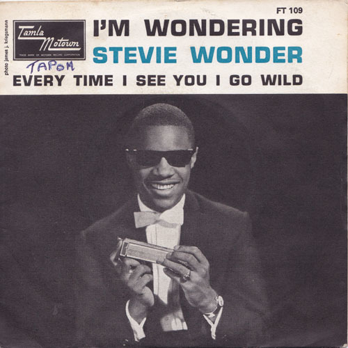 Im wonder. I'M Stevie Wonder Стиви Уандер. The best of Stevie Wonder Стиви Уандер. Стиви Уандер синтезатор. Стиви Уандер без очков.