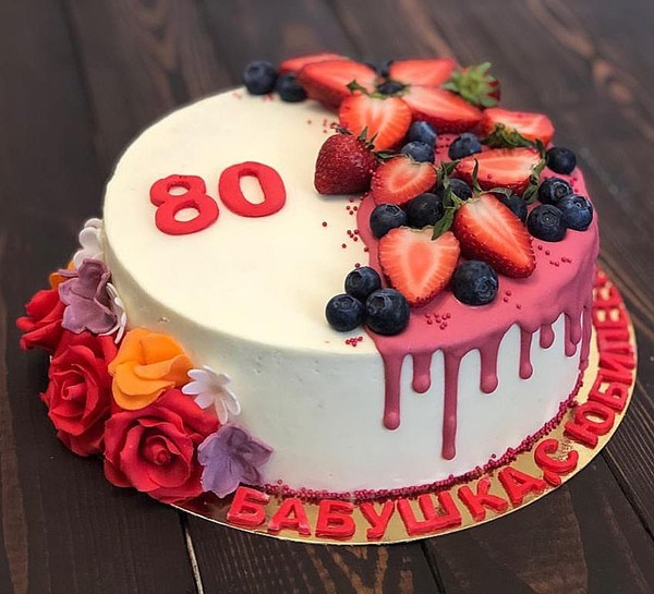 8️⃣0️⃣🎂 Бабушка это волшебный титул! Бабушки это любовь, забота и самые любимые пирожки! И счастье когда можно порадовать свою бабушку волшебным тортом! Воздушный бисквит, кремчиз и малиново-черничное конфи!
#wecake_ru #ruwecake #тортназаказ #детскийторт #тортнапраздник #тортжулебино #тортмосква #сладостиназаказ #тортмужчине #спортивныйторт #тортсягодами #вкусныйторт #тортдетям #торт #тортыназаказ #тортысягодами #тортынапраздник #тортдлядевочки #тортдлямальчика #тортдлядевушки #тортдлямужчины