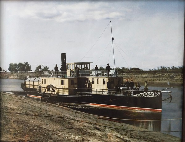 Буксирный пароход "Тюмень". В 1919 году в качестве вооружённого парохода входил в состав Обь-Иртышской речной флотилии армии адмирала Колчака, принимал участие в артиллерийской поддержке сухопутных войск.

2 сентября 1919 года совместно с пароходом «Александр Невский» на участке реки между поселками Плеханово и Тараканово вёл бой с захваченным красными пароходом «Иртыш». Получив повреждения, вышел из боя и ушёл вниз по реке.